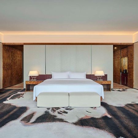 Hilton Guangzhou Tianhe - Free Shuttle Bus And Registration Counter Available During Canton Fair Period Exteriör bild