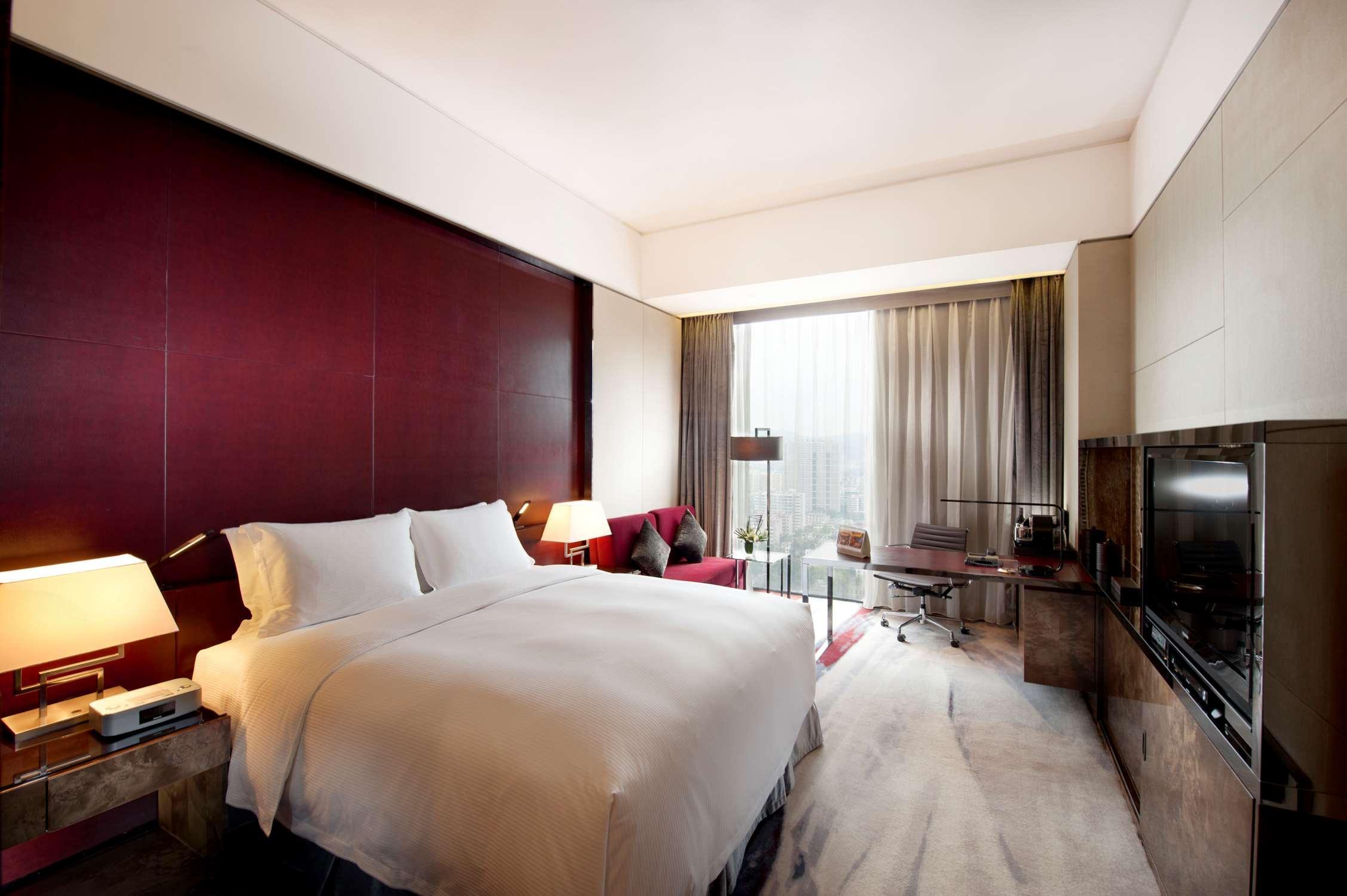 Hilton Guangzhou Tianhe - Free Shuttle Bus And Registration Counter Available During Canton Fair Period Rum bild Deluxe Room