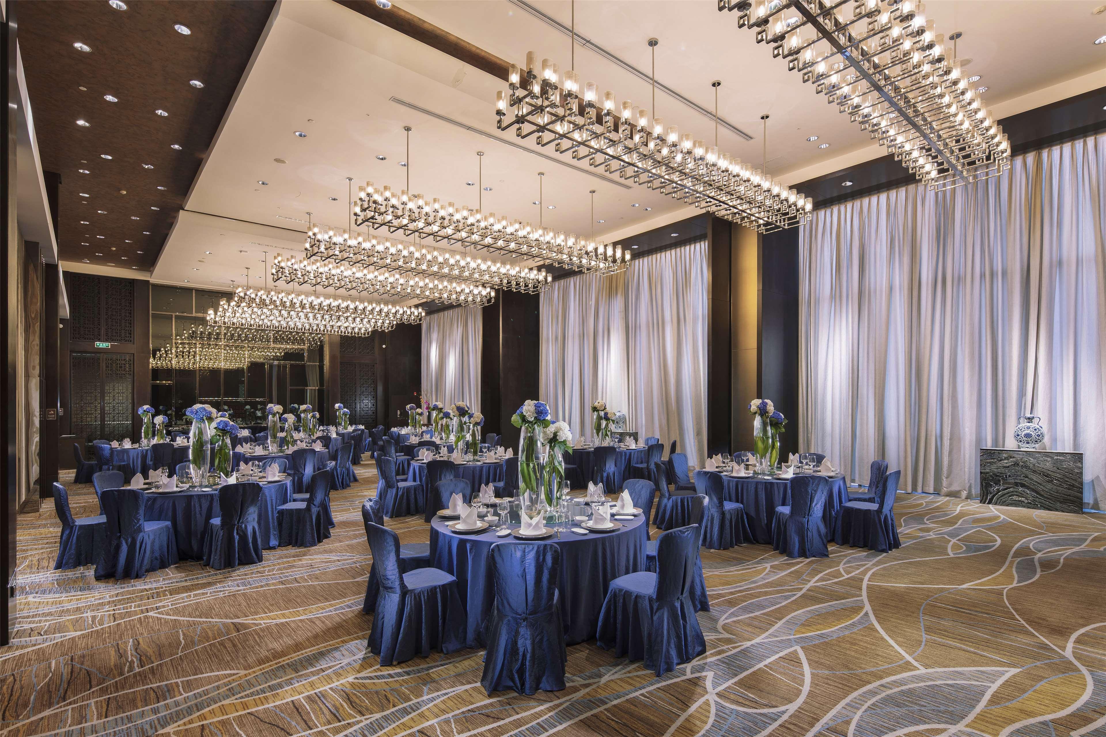 Hilton Guangzhou Tianhe - Free Shuttle Bus And Registration Counter Available During Canton Fair Period Exteriör bild The Grand Ballroom