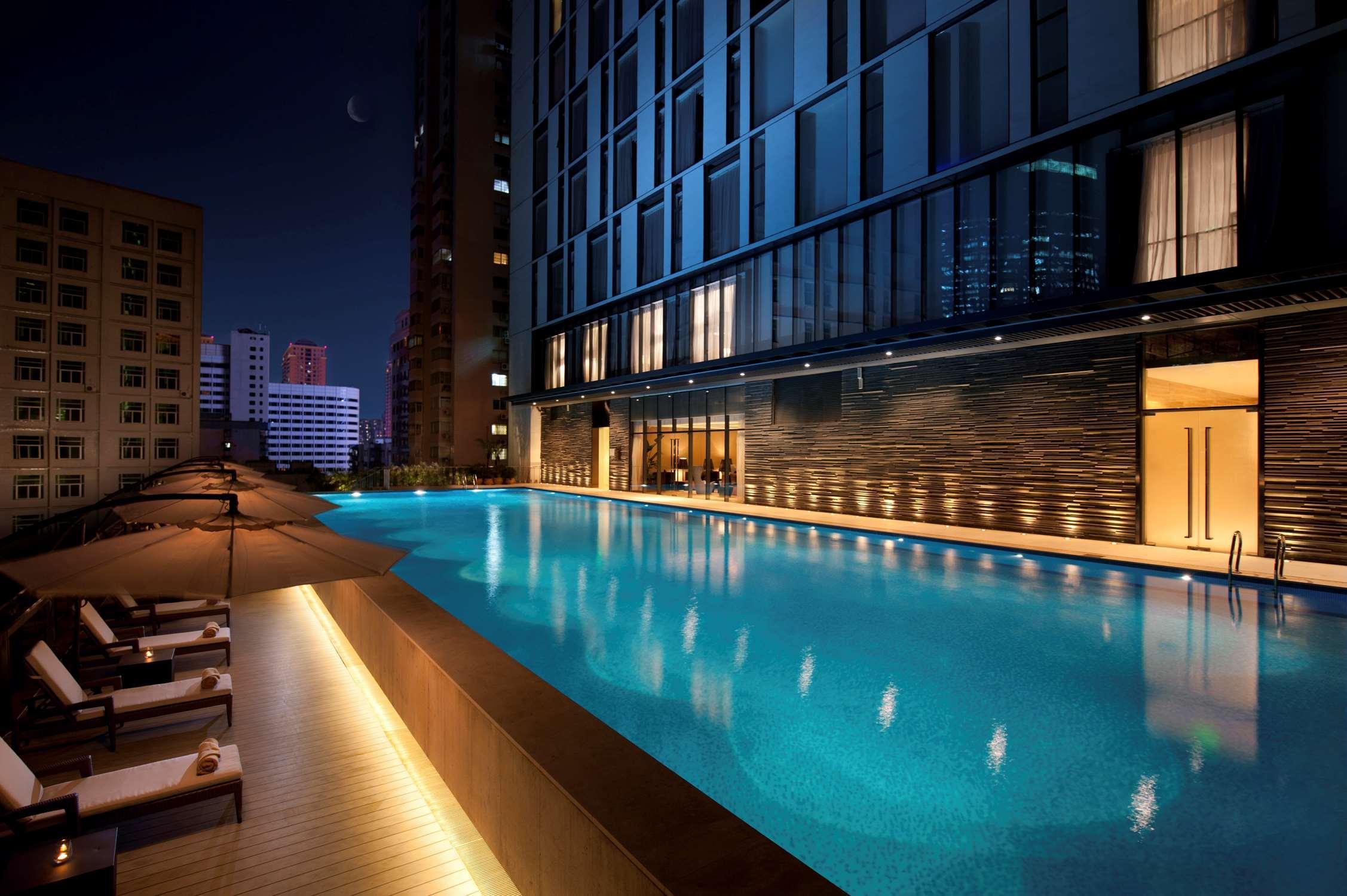 Hilton Guangzhou Tianhe - Free Shuttle Bus And Registration Counter Available During Canton Fair Period Exteriör bild The swimming pool at the hotel