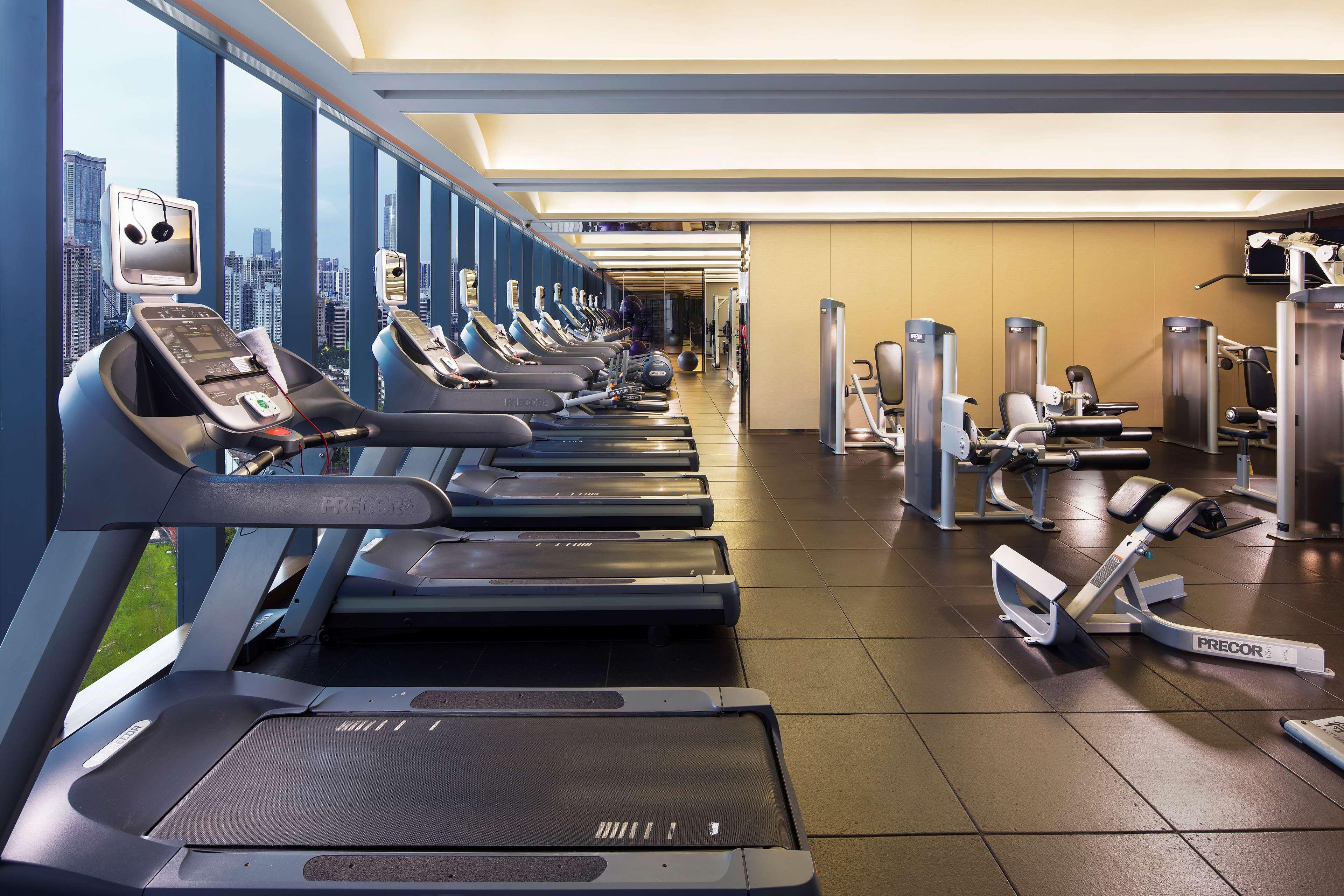 Hilton Guangzhou Tianhe - Free Shuttle Bus And Registration Counter Available During Canton Fair Period Exteriör bild The gym at the hotel