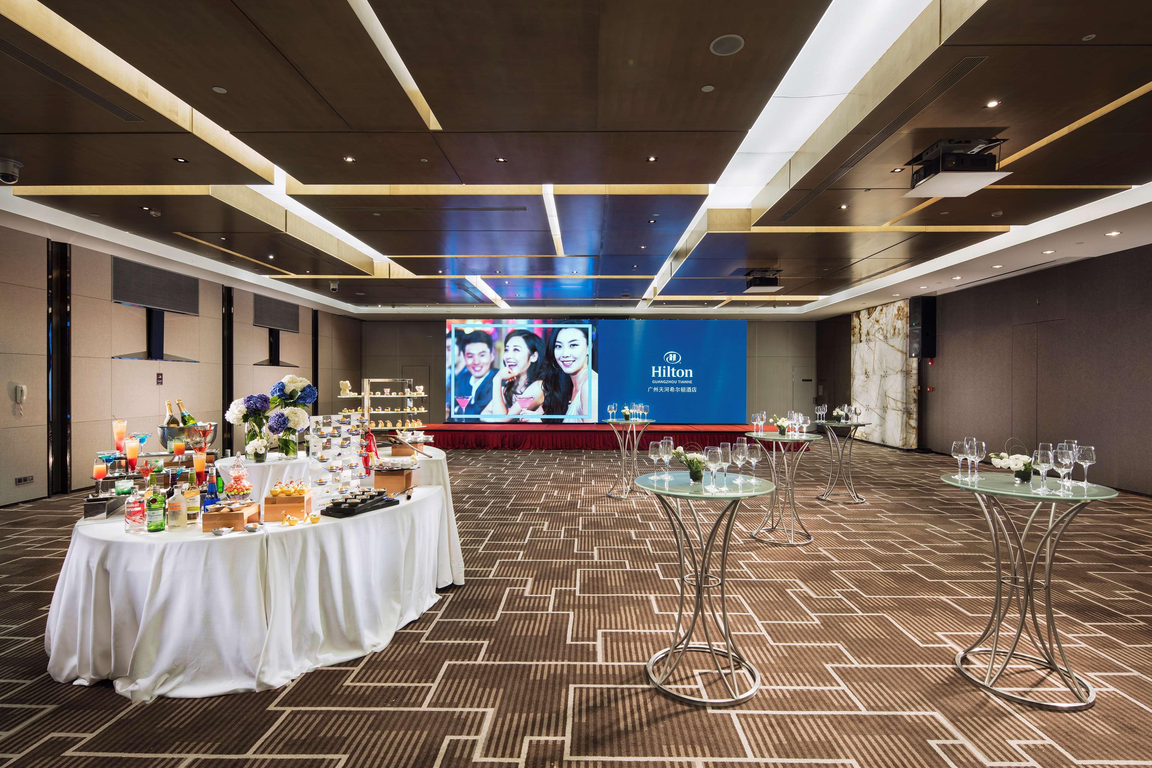 Hilton Guangzhou Tianhe - Free Shuttle Bus And Registration Counter Available During Canton Fair Period Exteriör bild The ballroom