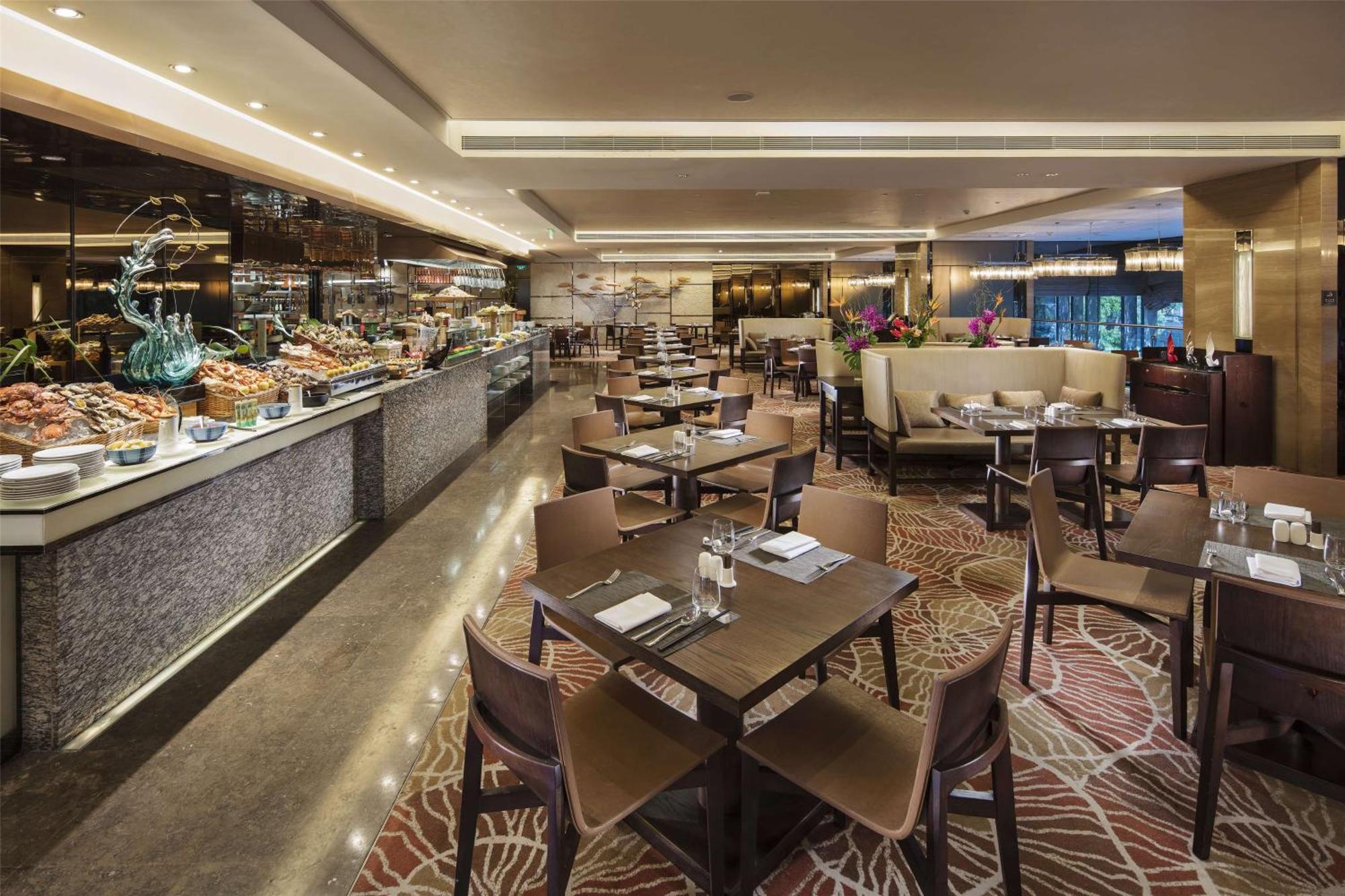 Hilton Guangzhou Tianhe - Free Shuttle Bus And Registration Counter Available During Canton Fair Period Exteriör bild The Club Lounge at the Fairmont