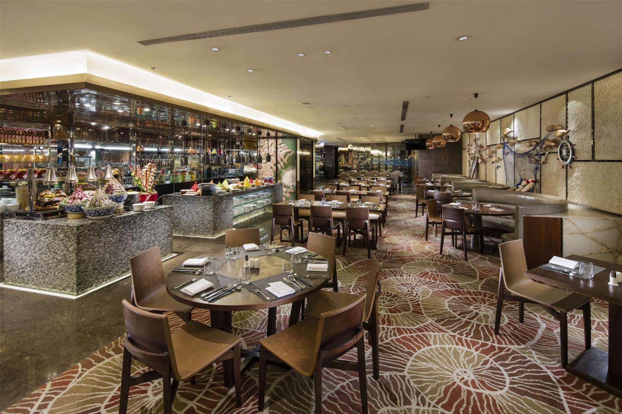 Hilton Guangzhou Tianhe - Free Shuttle Bus And Registration Counter Available During Canton Fair Period Exteriör bild The restaurant