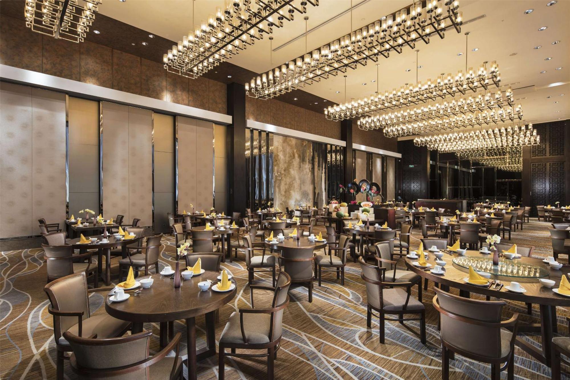Hilton Guangzhou Tianhe - Free Shuttle Bus And Registration Counter Available During Canton Fair Period Exteriör bild The Chinese restaurant