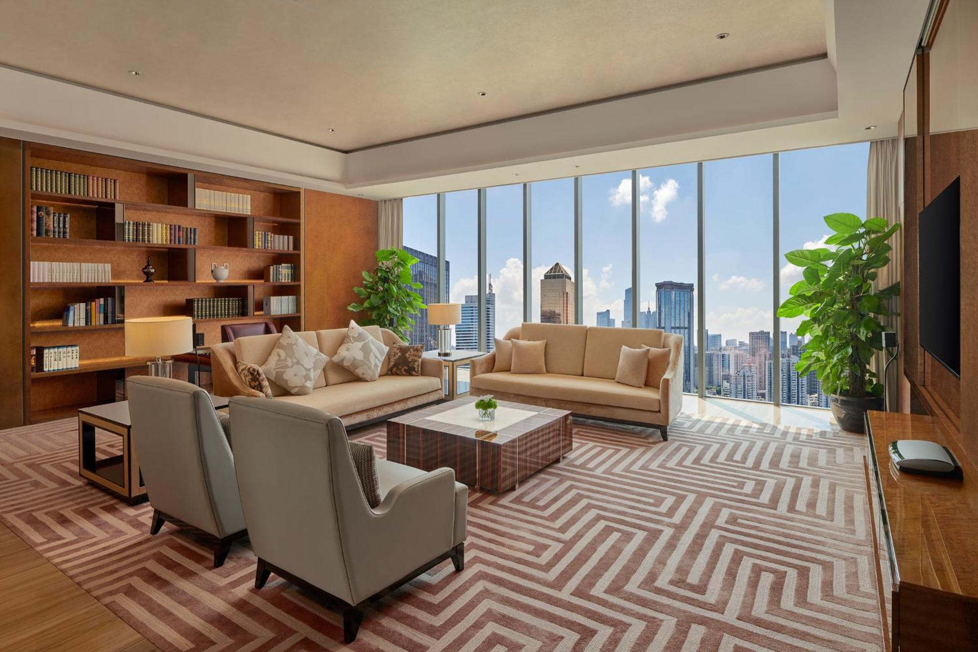 Hilton Guangzhou Tianhe - Free Shuttle Bus And Registration Counter Available During Canton Fair Period Exteriör bild A living room in a suite at the hotel