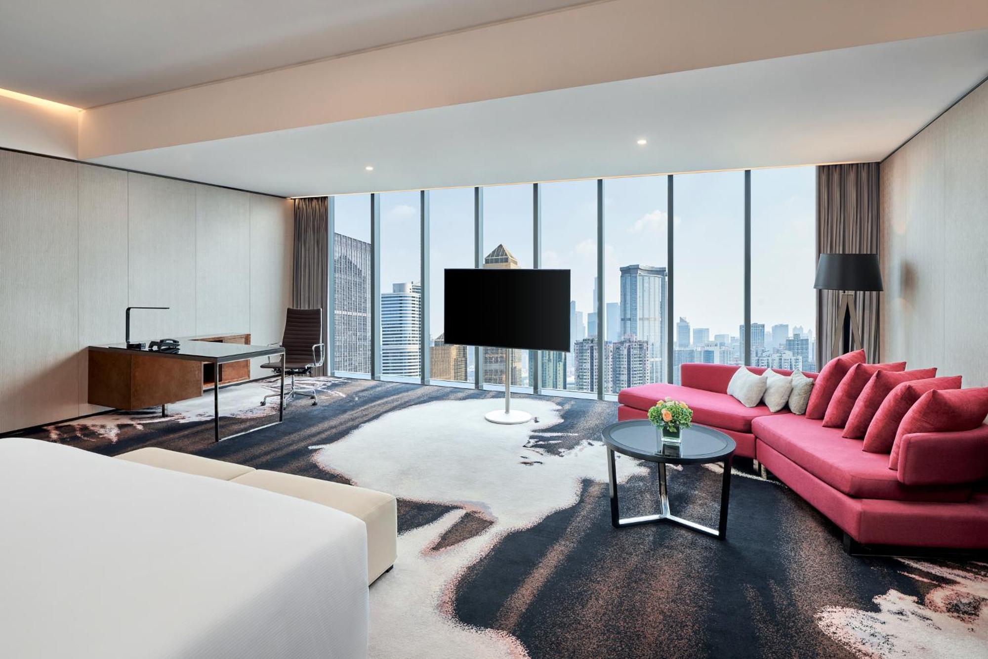 Hilton Guangzhou Tianhe - Free Shuttle Bus And Registration Counter Available During Canton Fair Period Exteriör bild A suite at the hotel