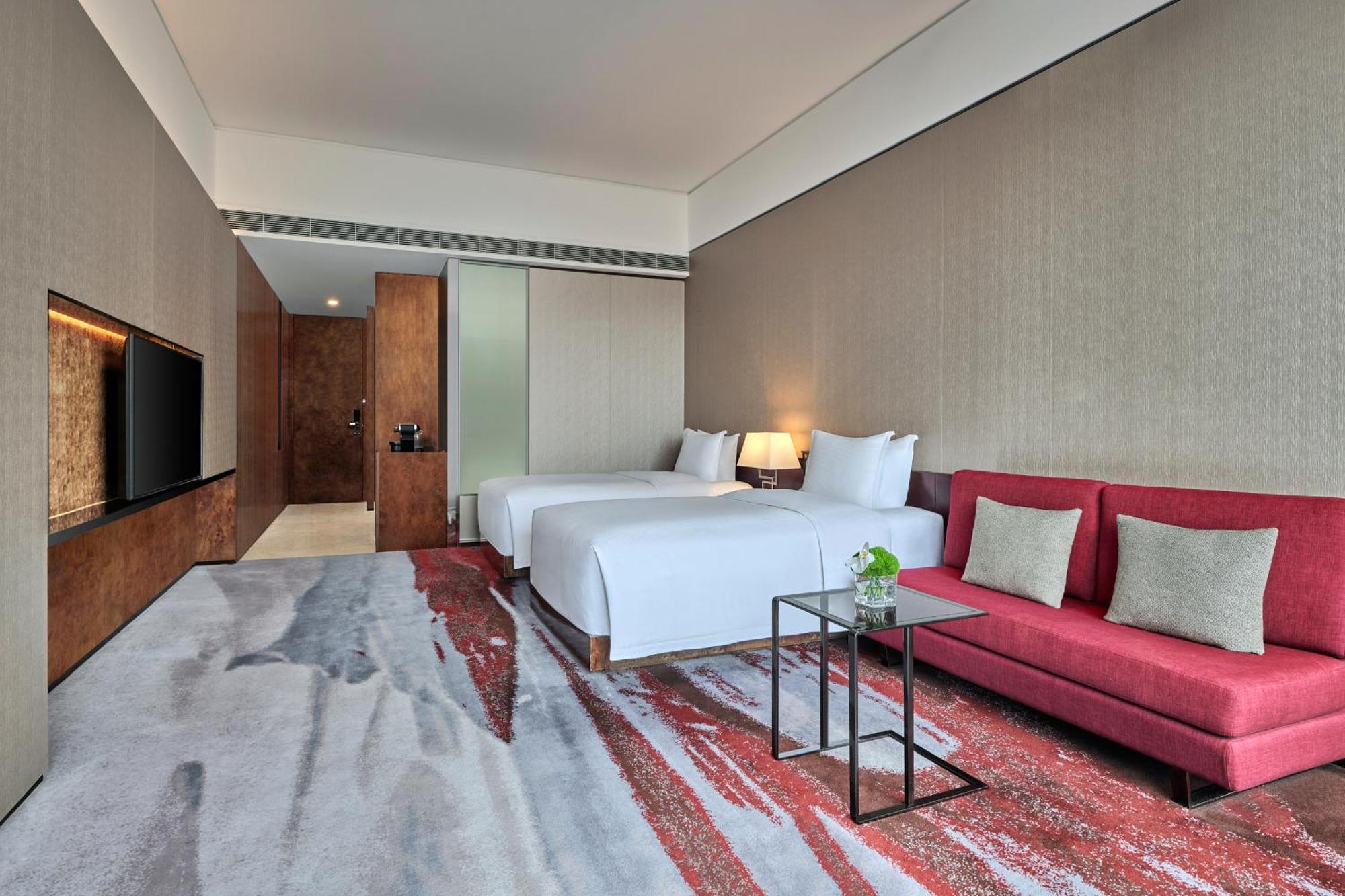 Hilton Guangzhou Tianhe - Free Shuttle Bus And Registration Counter Available During Canton Fair Period Exteriör bild Deluxe Room