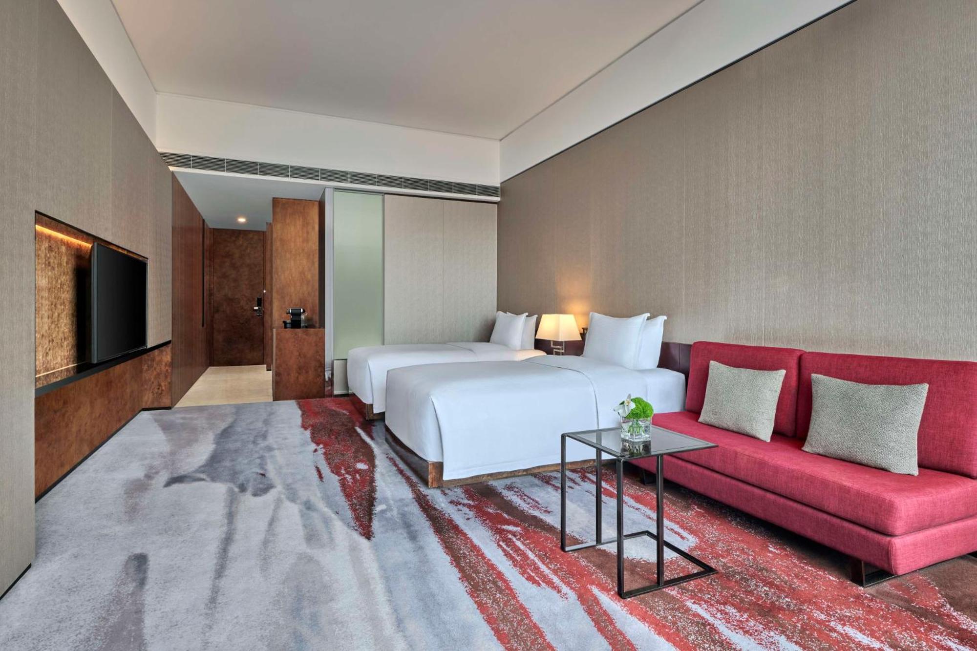 Hilton Guangzhou Tianhe - Free Shuttle Bus And Registration Counter Available During Canton Fair Period Exteriör bild