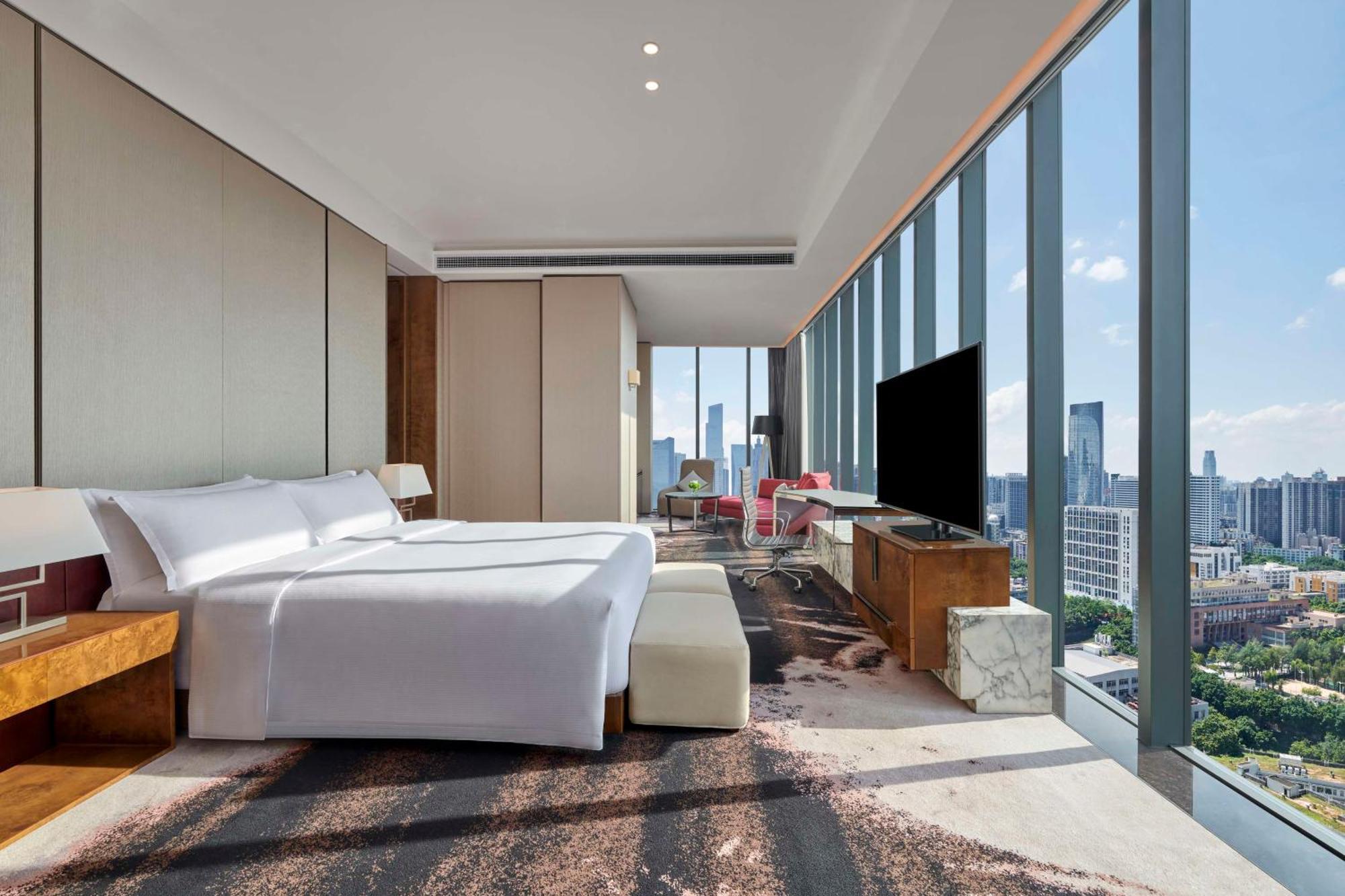 Hilton Guangzhou Tianhe - Free Shuttle Bus And Registration Counter Available During Canton Fair Period Exteriör bild