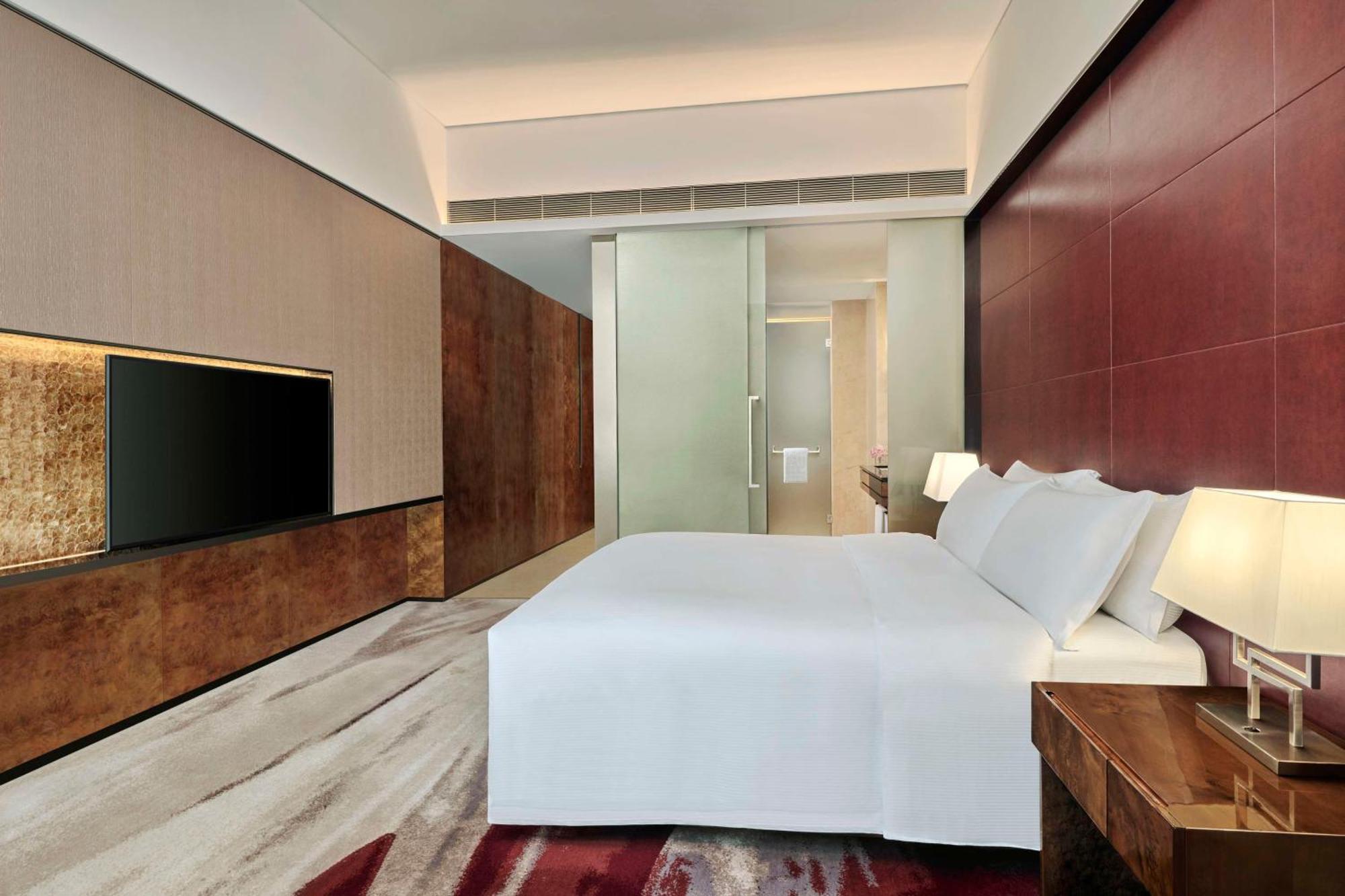 Hilton Guangzhou Tianhe - Free Shuttle Bus And Registration Counter Available During Canton Fair Period Exteriör bild